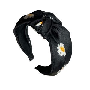 Tiara with a daisy pattern