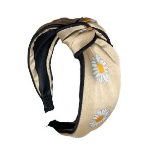 Tiara with a daisy pattern