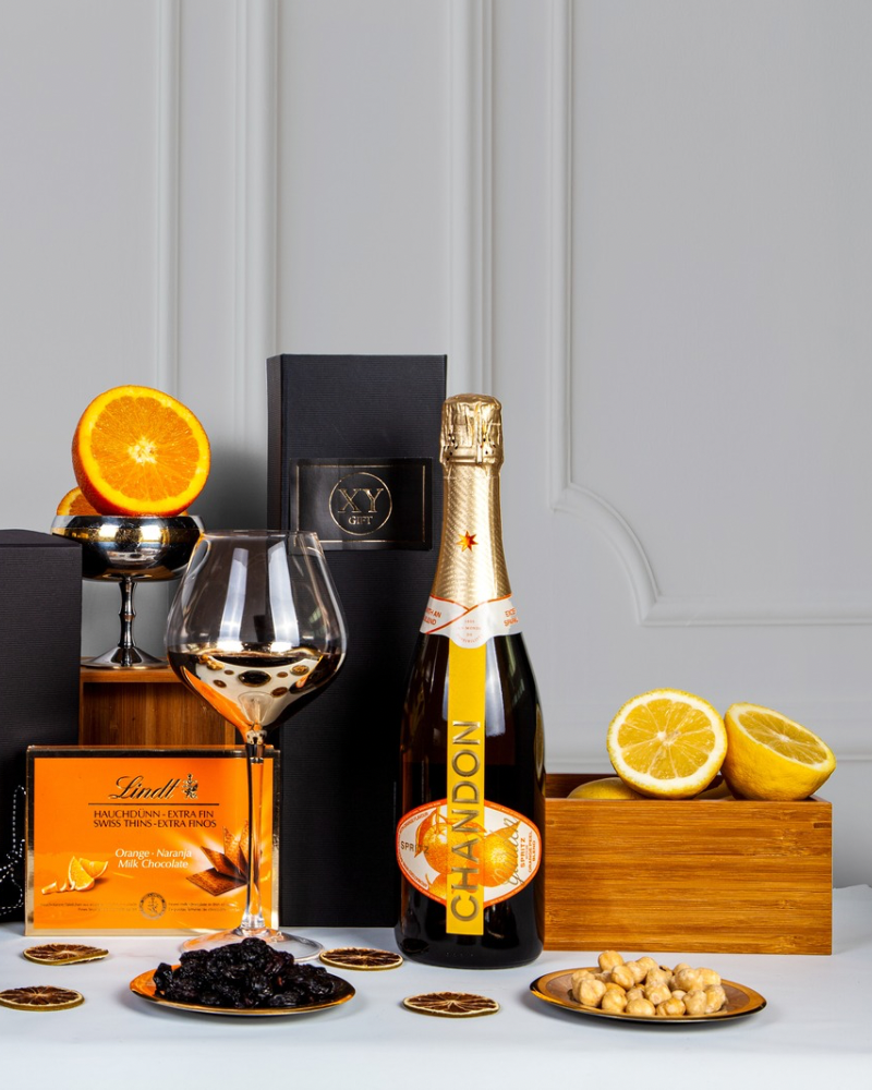 Pink Blue and White Graphic Design Portfolio Presentation (800 x 1000 пиксела) 2