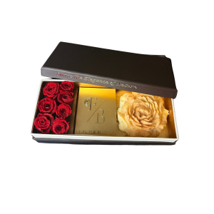 Luxury Flower Box F/B – Вечни мини рози и шоколадова бяла роза